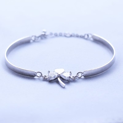 Vòng tay bạc trắng