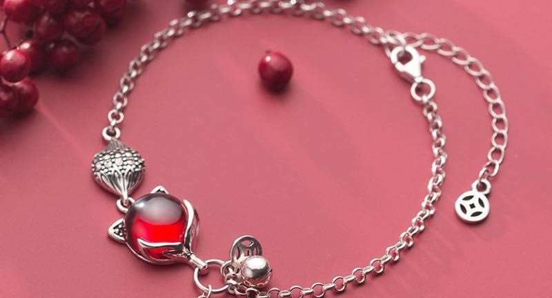 Thu hút mệnh đào hoa và vận may nhờ đeo trang sức hồ ly bằng đá quý thiên nhiên