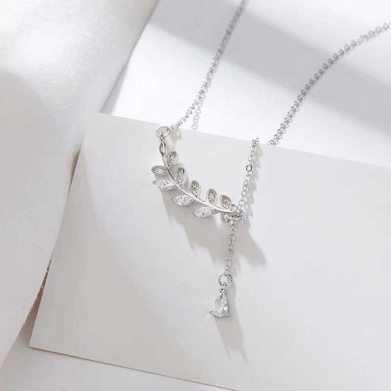 Dây chuyền kim cương hình lá liễu