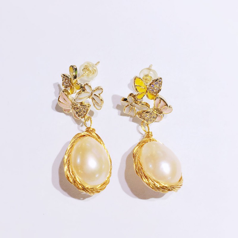 Bông tai vàng đính ngọc trai